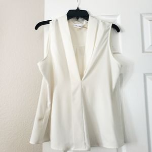 Sleeveless blouse low cut